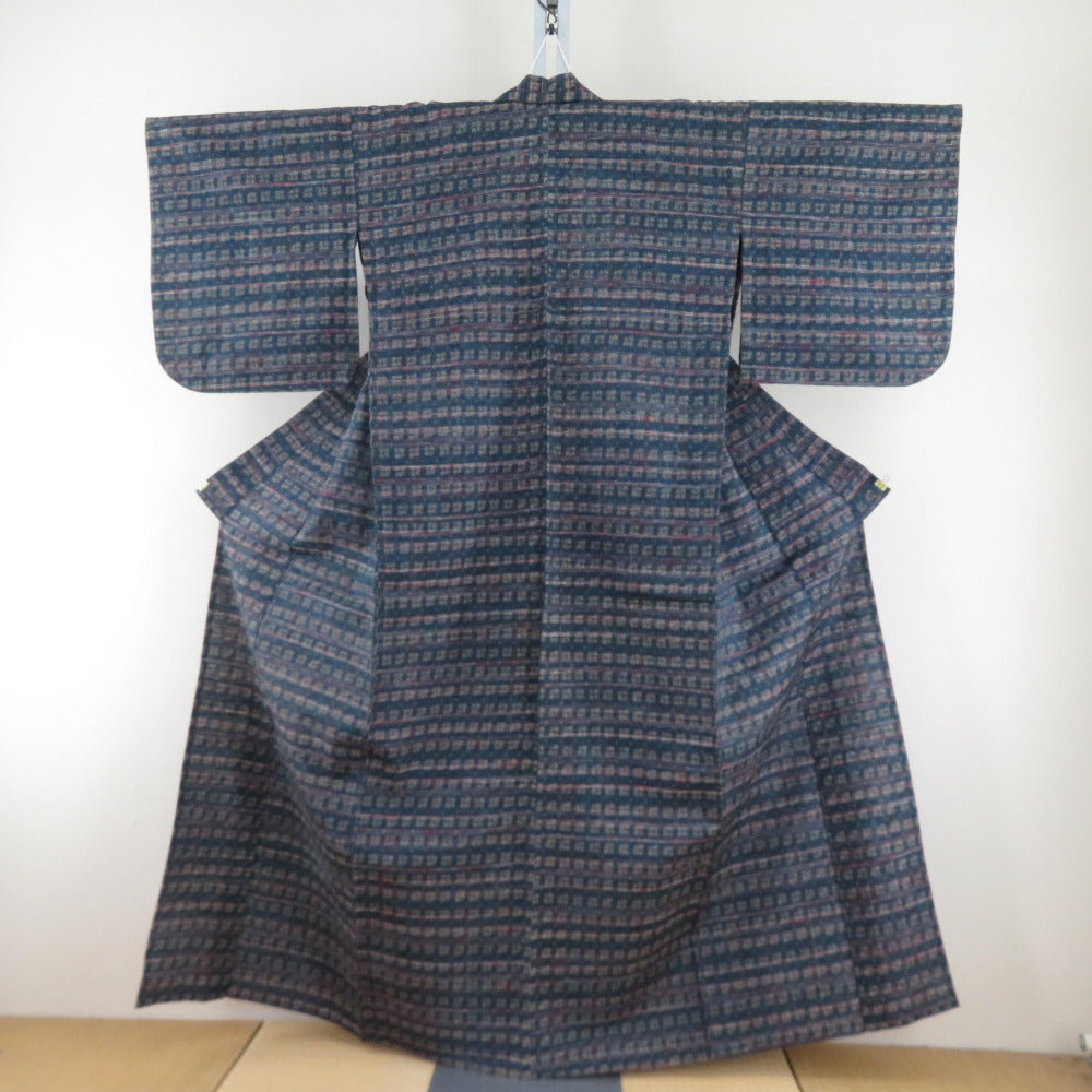 紬 着物 絣模様 青色x赤色xベージュピンク色 単衣 バチ衿 正絹 紬 着物 絣模様 青色x赤色xベージュピンク色 単衣 バチ衿 正絹