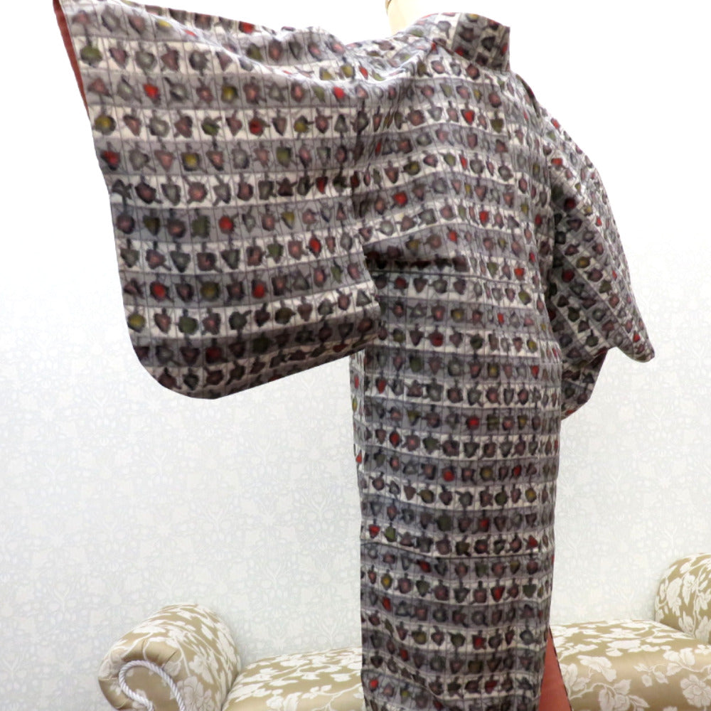 その他着物 アンティーク 銘仙 昔着物 袷 バチ衿 グレー 白 赤 黒