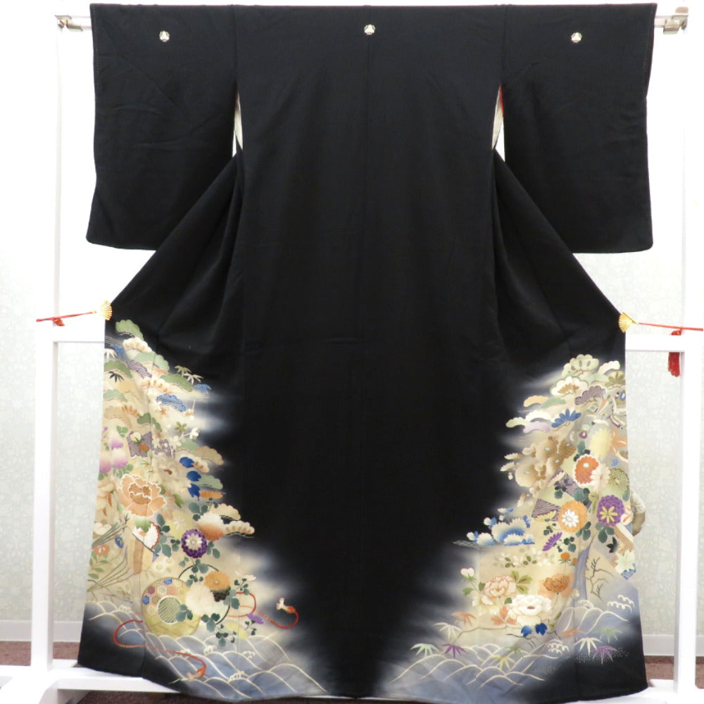 黒留袖 アンティーク 昔着物 正絹 黒 多色 金 扇 鼓 花々 宝文様 刺繍