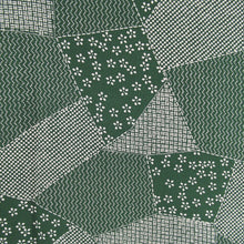 Load image into Gallery viewer, 小紋 緑色ｘ白色 切嵌 小花に幾何学模様 正絹 袷 広衿 仕立て上がり着物 身丈153cm