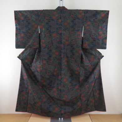 紬 着物 大島紬 雲取りに花々模様 黒ｘ紺色ｘ多色 袷 バチ衿 正絹 カジュアル 仕立て上がり 身丈158cm