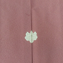 Load image into Gallery viewer, Plain color, red, red, single crest, Gosan paulownia crest, bat collar, pure silk, ready-made, length 156cm