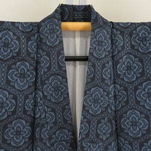 紬 着物 亀甲に花紋様 紺色ｘ青色 袷 バチ衿 絹 仕立て上がり着物 身丈151cm