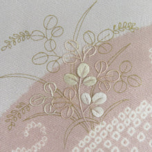 Load image into Gallery viewer, 訪問着 絞り 刺繍入り 薄小豆色ｘベージュピンク色 流水に萩模様 広衿 正絹 仕立て上がり着物 身丈158cm