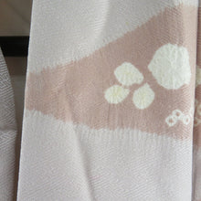 Load image into Gallery viewer, 訪問着 絞り 刺繍入り 薄小豆色ｘベージュピンク色 流水に萩模様 広衿 正絹 仕立て上がり着物 身丈158cm