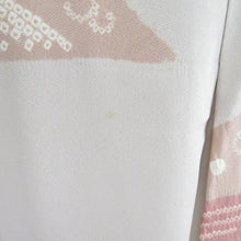 Load image into Gallery viewer, 訪問着 絞り 刺繍入り 薄小豆色ｘベージュピンク色 流水に萩模様 広衿 正絹 仕立て上がり着物 身丈158cm