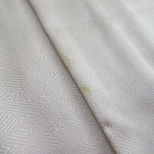 Load image into Gallery viewer, 訪問着 絞り 刺繍入り 薄小豆色ｘベージュピンク色 流水に萩模様 広衿 正絹 仕立て上がり着物 身丈158cm