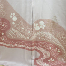 Load image into Gallery viewer, 訪問着 絞り 刺繍入り 薄小豆色ｘベージュピンク色 流水に萩模様 広衿 正絹 仕立て上がり着物 身丈158cm