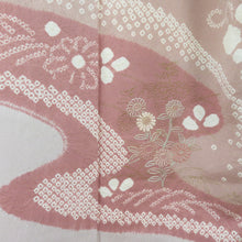 Load image into Gallery viewer, 訪問着 絞り 刺繍入り 薄小豆色ｘベージュピンク色 流水に萩模様 広衿 正絹 仕立て上がり着物 身丈158cm