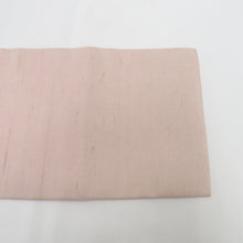 Load image into Gallery viewer, 名古屋帯 正絹 紬地 薄ピンク地 薔薇柄 お太鼓柄 九寸帯 作家物 落款付 カジュアル 仕立て上がり 着物帯 バラ ばら 長さ377cm