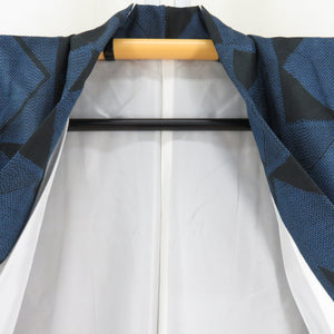 紬 着物 市松に菱型模様 黒色ｘ紺色 袷 バチ衿 絹 仕立て上がり着物 身丈154cm