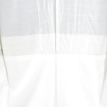 Load image into Gallery viewer, 黒留袖 尾長鳥に花々文様 五三桐紋 正絹 比翼・裏地ポリエステル 刺繍入り 袷 広衿 礼装着物 フォーマル 仕立て上がり 身丈152cm