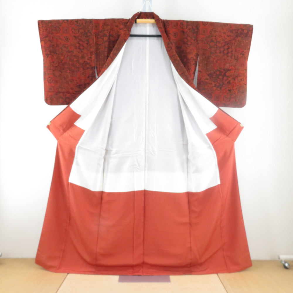 訪問着 縮緬 茶色ｘベージュピンク色 花紋様 刺繍入り 箔入り 広衿 正絹 仕立て上がり着物 身丈163cm 【キモノオフ野々市若松店】 小紋 袷 縮緬 茶色xオレンジ色 切嵌模様 正絹 広衿 仕立て上がり着物