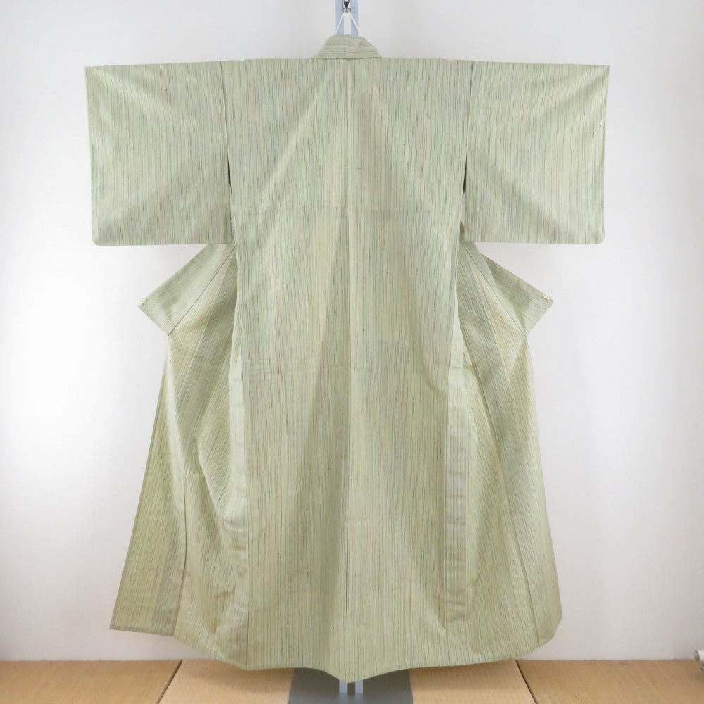 紬 着物 単衣 薄緑色 細縞模様 広衿 正絹 仕立て上がり着物 身丈150cm 【キモノオフ野々市若松店】 紬 着物 単衣 薄緑色 細縞模様 広衿 正絹 仕立て上がり着物【中古