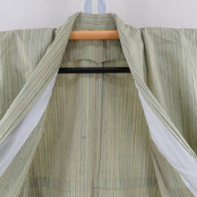 画像をギャラリービューアに読み込む, 紬 着物 単衣 薄緑色 細縞模様 広衿 正絹 仕立て上がり着物 身丈150cm