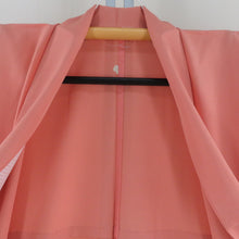 画像をギャラリービューアに読み込む, 夏着物 色無地 絽 広衿 正絹 サーモンピンク 一つ紋 蔦紋 夏用 仕立て上がり 身丈157cm