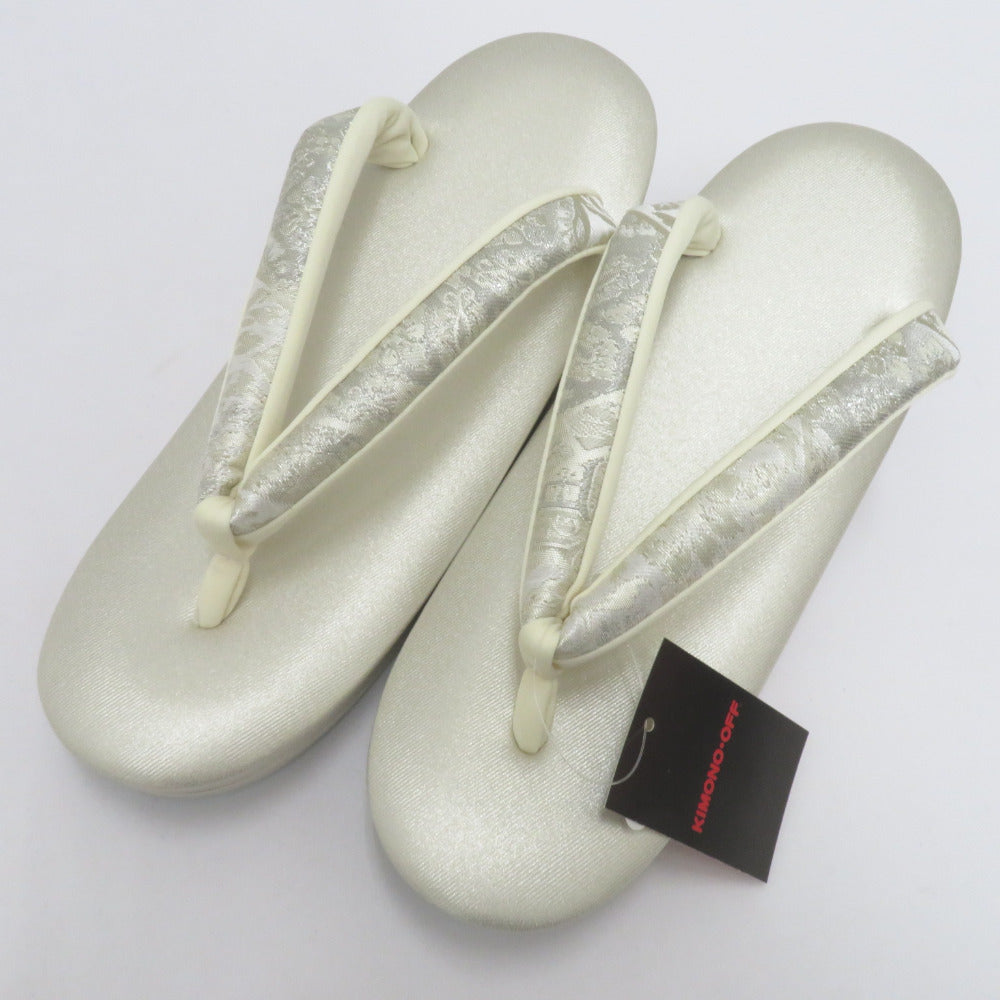 未使用品　バッグ草履 セット　Mサイズ 着物　沙織　金糸　銀糸　シンプル 草履バッグセット 留袖 沙織 礼装用 訪問着 草履バックセット
