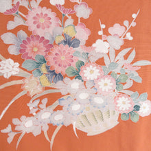 Load image into Gallery viewer, 訪問着 オレンジ色ｘ黄色ｘ多色 ぼかし染め 拍入り 花籠文 落款入り 広衿 正絹 仕立て上がり着物 身丈161cm
