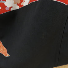 Load image into Gallery viewer, 黒留袖 飛び鶴文様 五三桐紋 正絹 刺繍入り 落款入り 比翼 刺繍入り 袷 広衿 礼装着物 フォーマル 仕立て上がり 身丈159cm