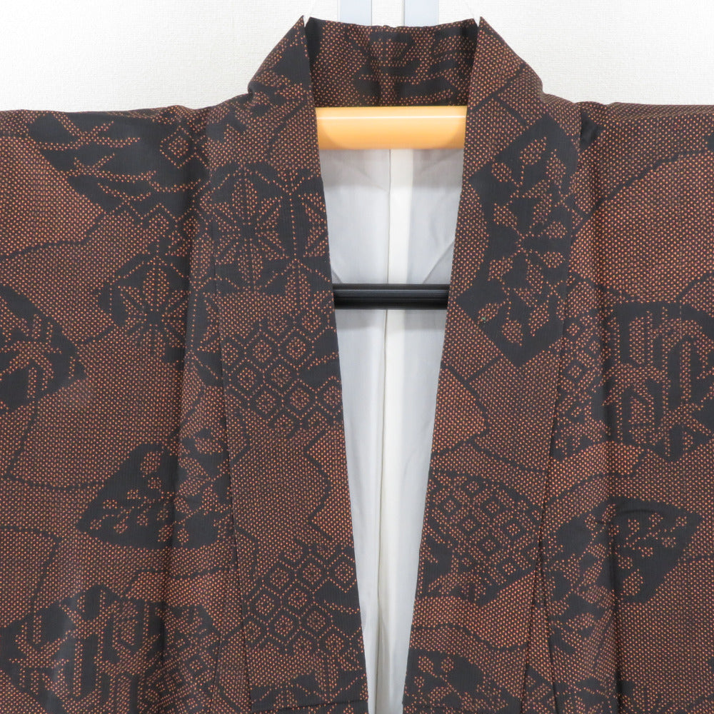 紬 着物 大島紬 扇子模様 黒色xオレンジ色 袷 バチ衿 絹 仕立て上がり