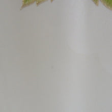 Load image into Gallery viewer, 付下げ 昭和レトロ 刺繍入り クリーム色ｘゴールドｘグリーン 雲に尾長鳥紋様 広衿 正絹 仕立て上がり着物 身丈152cm