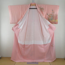 Load image into Gallery viewer, 訪問着 襦袢セット サーモンピンクｘ緑色ｘゴールド 拍入り 流水に花々文様 地紋入り 襦袢の余り布付き 広衿 正絹 仕立て上がり着物 身丈162cm