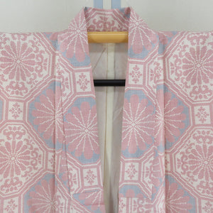 紬 着物 大島紬 白大島 幾何学に菊模様 白色ｘ赤色ｘ青色 袷 バチ衿 絹 仕立て上がり着物 身丈156cm
