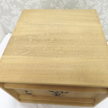 Load image into Gallery viewer, 骨董・民芸品 御重 重箱 二段重 黒 漆器 蒔絵 重台 共箱有