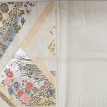 Load image into Gallery viewer, 袋帯 正絹 金糸 ベージュ色ｘ金色ｘ緑色ｘ多色 菱型に四季花文様 六通柄 フォーマル 礼装 長さ448cm