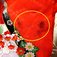 Load image into Gallery viewer, 子供着物 アンティーク 昔 赤 多色 扇 御所車 冊子 花 雲 宝文様 女児用 四つ身 レトロ 難あり 難あり