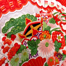 Load image into Gallery viewer, 子供着物 アンティーク 昔 赤 多色 扇 御所車 冊子 花 雲 宝文様 女児用 四つ身 レトロ 難あり 難あり