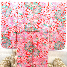 Load image into Gallery viewer, 子供着物 アンティーク 昔 赤 白 ピンク 水色 緑 ベージュ 花々 花玉 女児用 四つ身 総柄 レトロ 上げあり