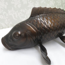 Load image into Gallery viewer, 骨董・民芸品 インテリア 高岡銅器 藤田善祐 鯉 花器 花生 花入 花瓶 置物 共箱有
