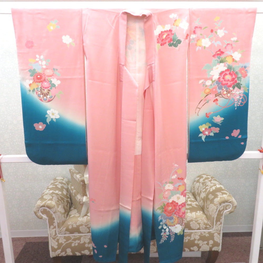 子供着物 女の子用 四つ身 襦袢セット ピンク×ブルー系 花車 友禅調 一つ紋 ツタ紋 正絹 袷 フォーマル 子供きもの 女児 七五三 祝着 身丈130cm【中古】 【キモノオフ野々市若松店】 子供着物 女の子用 四つ身 襦袢セット ピンク×ブルー系 花車 友禅調 一