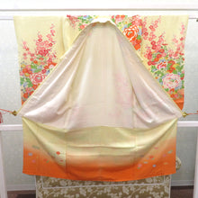 Load image into Gallery viewer, 子供着物 女の子用 四つ身 襦袢セット クリーム×オレンジ 花々 正絹 袷 フォーマル 子供きもの 女児 七五三 祝着 身丈119cm