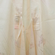 Load image into Gallery viewer, 子供着物 女の子用 四つ身 襦袢セット クリーム×オレンジ 花々 正絹 袷 フォーマル 子供きもの 女児 七五三 祝着 身丈119cm
