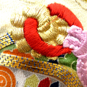 昔黒留袖 アンティーク黒留袖 雅楽器文様 風景 刺繍 金コマ刺繍 ツタ紋五つ入 昔着物 レトロ 身丈157cm