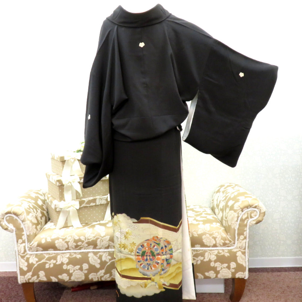 昔黒留袖 アンティーク黒留袖 雅楽器文様 風景 刺繍 金コマ刺繍 ツタ紋
