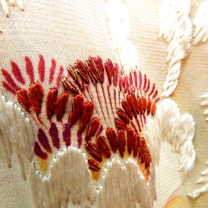 羽織 昔 アンティーク 昔羽織 長羽織 正絹 赤 多色 流水 植物 刺繍 金コマ刺繍 地模様入 レトロ 和洋ミックス ちりよけ 防寒 上着 難有 身丈93.8cm