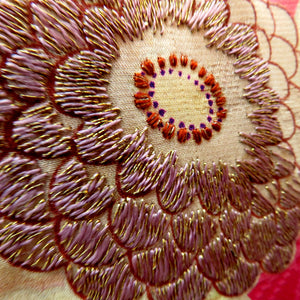 羽織 昔 アンティーク 昔羽織 長羽織 正絹 赤 多色 流水 植物 刺繍 金コマ刺繍 地模様入 レトロ 和洋ミックス ちりよけ 防寒 上着 難有 身丈93.8cm