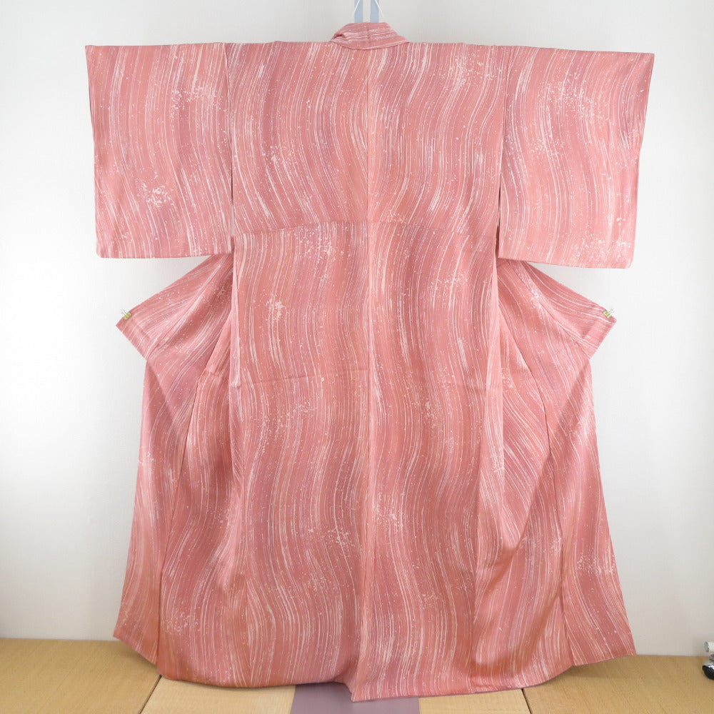 新品　袷の着物　おしゃれ着　正絹　淡いピンク　流水模様 新品 袷の着物 おしゃれ着 正絹 淡いピンク 流水模様