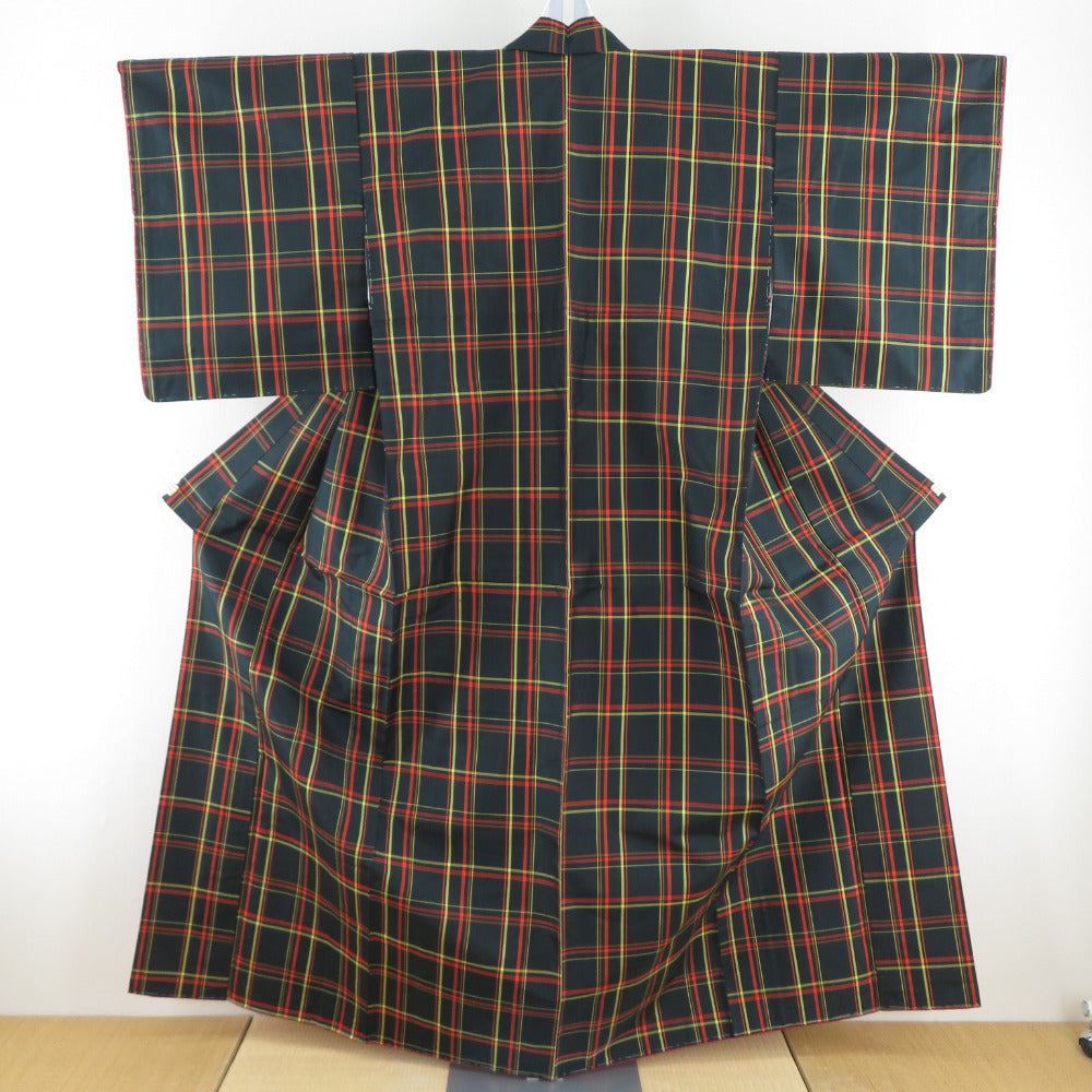 紬 着物 アンサンブル 羽織付き セット 格子模様 袷 バチ衿 黒色x赤色