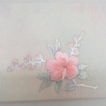 Load image into Gallery viewer, 名古屋帯 夏用 正絹 ラメ糸入り 刺繍入り 銀糸 シルバー系 お太鼓柄 花文様 夏物 カジュアル 仕立て上がり 夏帯 長さ362cm