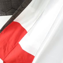 Load image into Gallery viewer, 紬 着物 大島紬 黒色ｘ茶色ｘ赤色 亀甲に小花模様 袷 広衿 正絹 仕立て上がり着物 身丈159cm