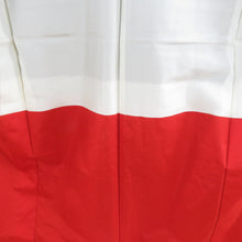 Load image into Gallery viewer, 紬 着物 大島紬 黒色ｘ茶色ｘ赤色 亀甲に小花模様 袷 広衿 正絹 仕立て上がり着物 身丈159cm