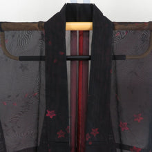 Load image into Gallery viewer, 夏着物 単衣 紗 バチ衿 花模様 正絹 黒色ｘ朱色 夏用 仕立て上がり 身丈154cm