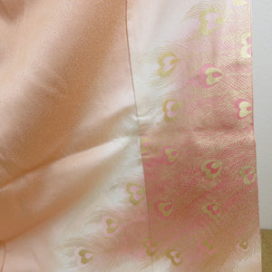 色留袖 孔雀文様 サーモンピンクｘゴールドｘ多色 金糸 刺繍入り 正絹 袷 紋無し 比翼無し 広衿 フォーマル 仕立て上がり 身丈167cm