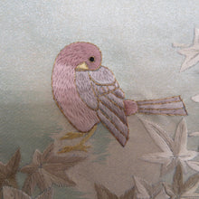 Load image into Gallery viewer, 名古屋帯 正絹 小鳥に花紋様 お太鼓柄 薄緑色 刺繍入り ジュアル 仕立て上がり 着物帯 長さ378cm