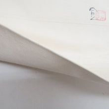 Load image into Gallery viewer, 名古屋帯 正絹 紬 染め文様 白色ｘ黒色ｘ灰色 墨絵花文様 お太鼓柄 落款入り カジュアル 仕立て上がり 着物帯 長さ368cm