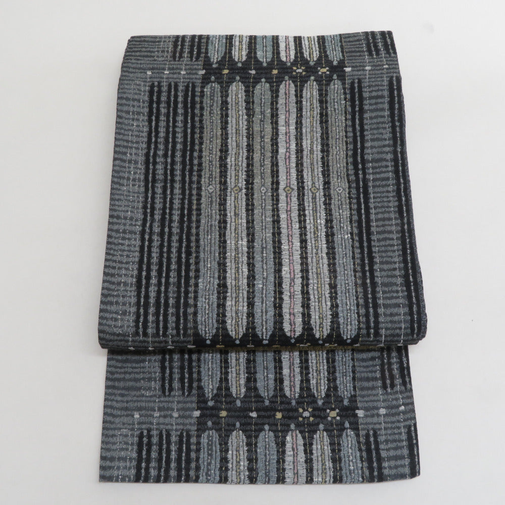 44黒とグレーの幾何学模様 袋帯 リサイクル着物】袋帯 正絹 黒色（くろいろ） 無月 刺繍 幾何学模様 帯